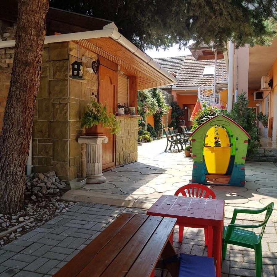 Penzion Kormos Štúrovo Εξωτερικό φωτογραφία